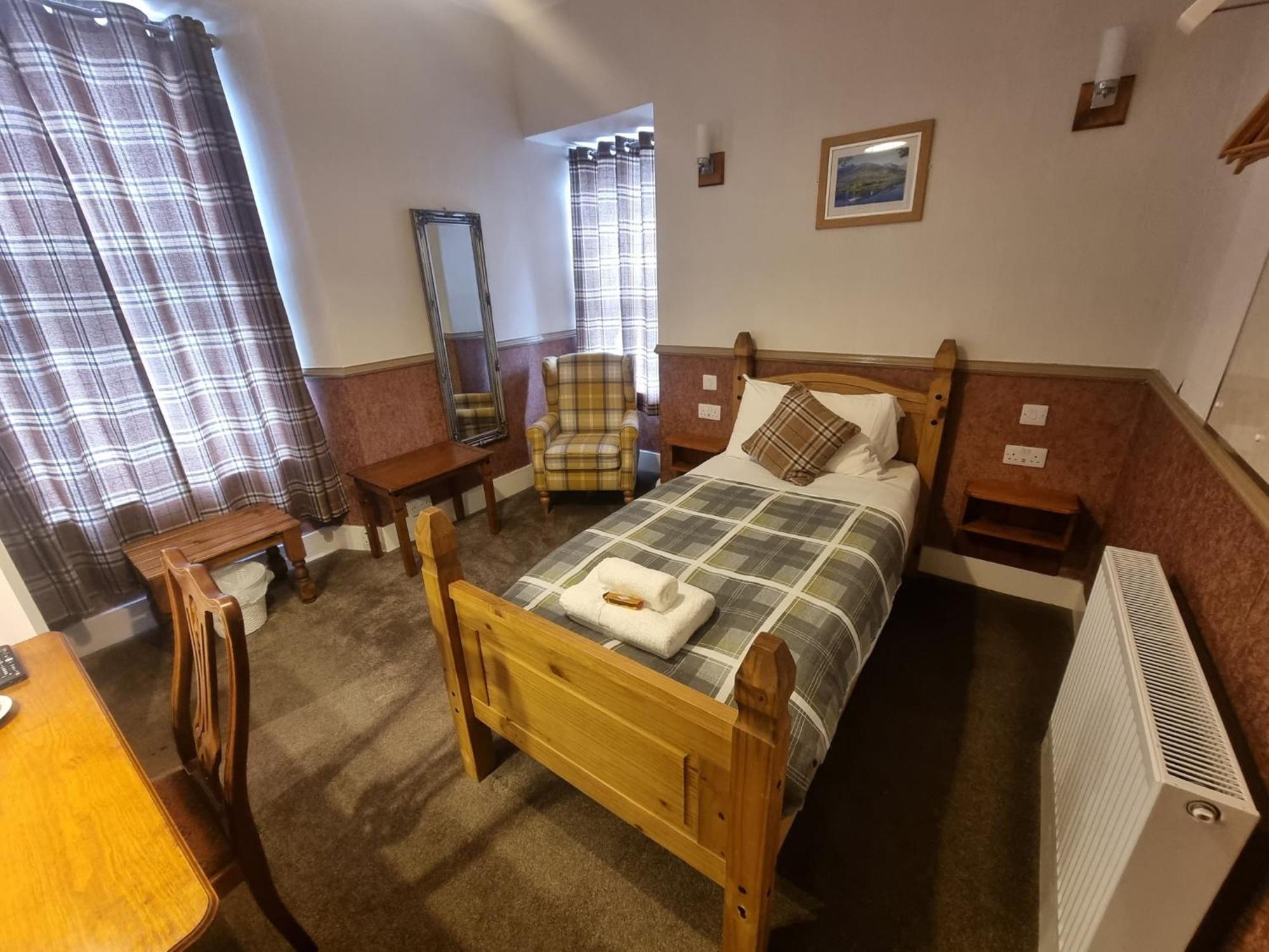 Roy Bridge Hotel Форт-Уильям Экстерьер фото