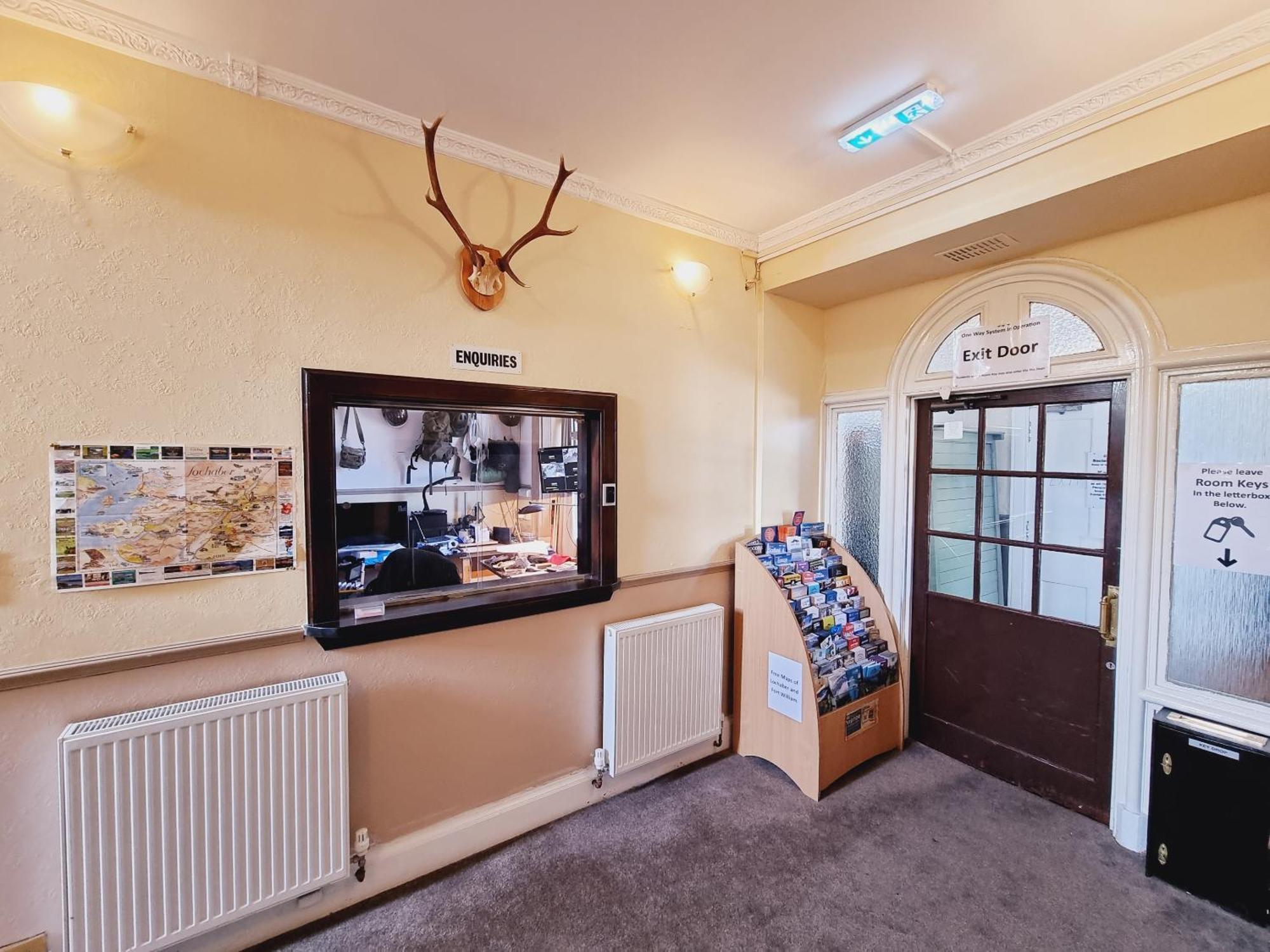Roy Bridge Hotel Форт-Уильям Экстерьер фото
